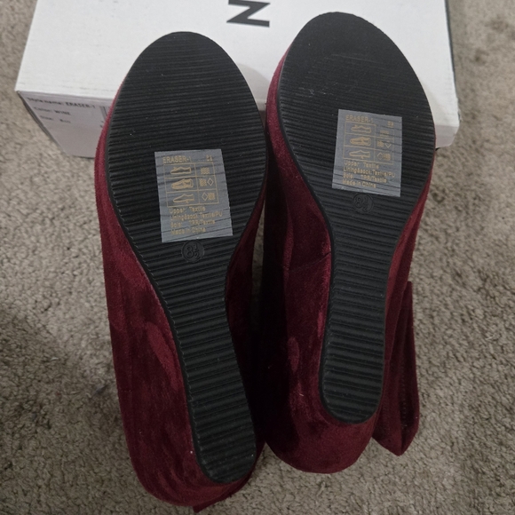 Boots - Picture 8 of 8